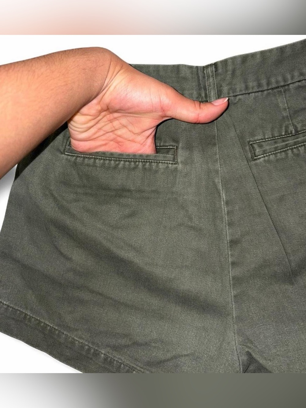 Mini green shorts - Picture 3 of 6